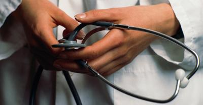 Ecco cos'è la spondilite anchilosante: cause, sintomi e possibili cure.