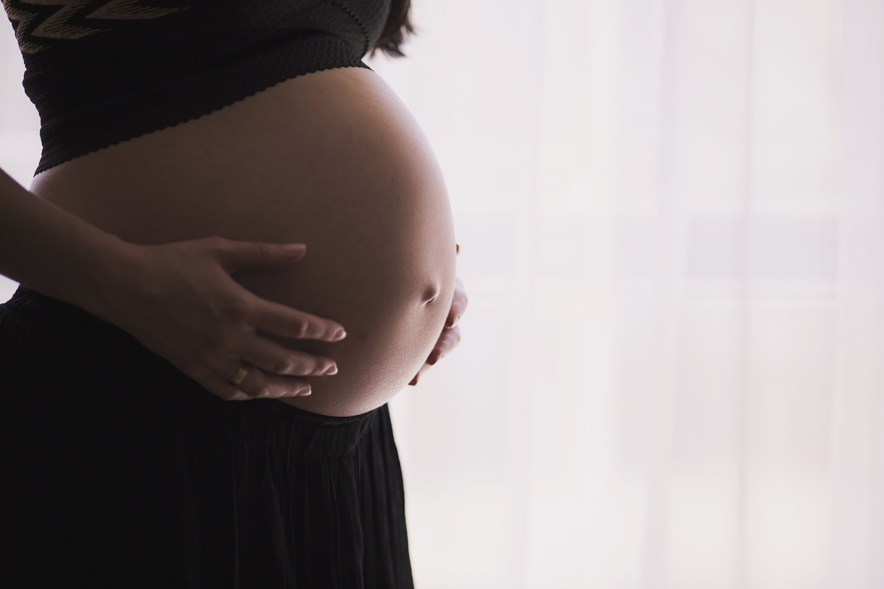 Dolori addominali in gravidanza: quali possono essere le cause?